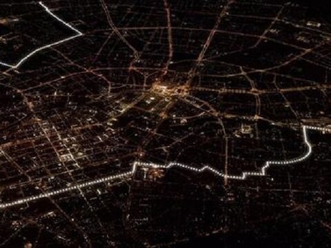 Deze bewerkte foto toont hoe de muur er vanuit de lucht zou uitzien.