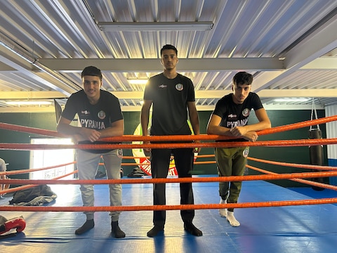 De broers Bouzerda. Van links naar rechts: Ismael, Youssef en Mouad. 