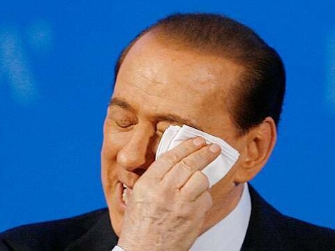 Het lachen is Berlusconi intussen wel vergaan.