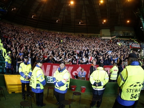 Het uivak vol Ajax-fans op Celtic Park.