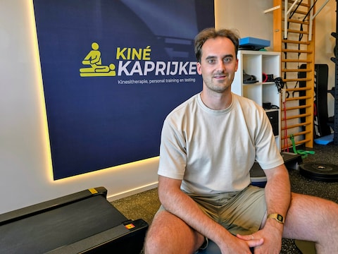 Michiel Martens in zijn vernieuwde praktijk van Kiné Kaprijke.