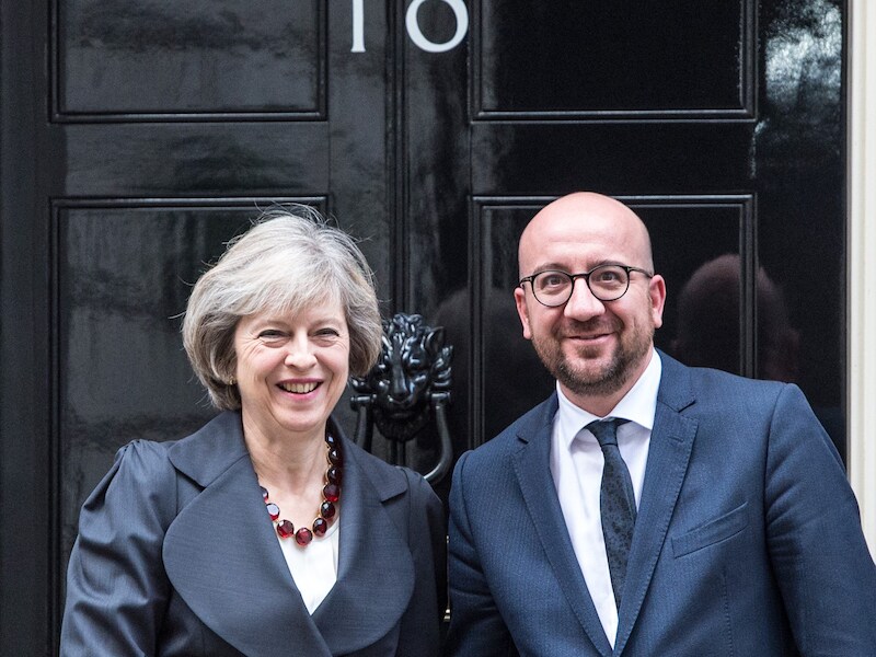 May en Michel aan Downing Street 10, de ambtswoning van de Britse premier.