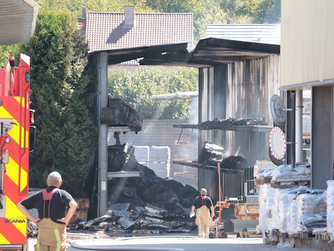 Zware afvalbrand in Lubbeek bij bouwbedrijf Celis