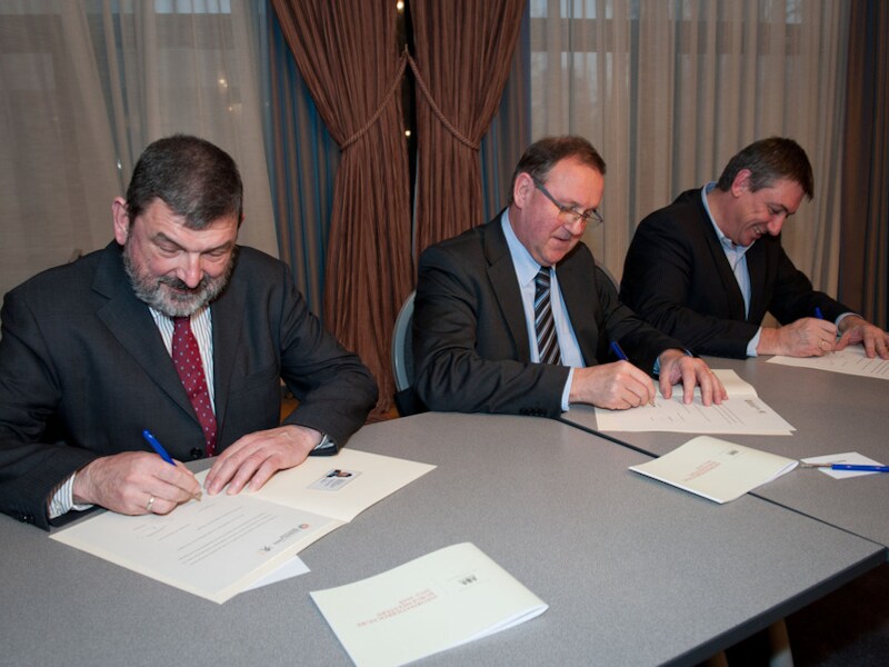 Vlnr. Harry Hendrickx, Dirk Van Mechelen en Jan Jambon.