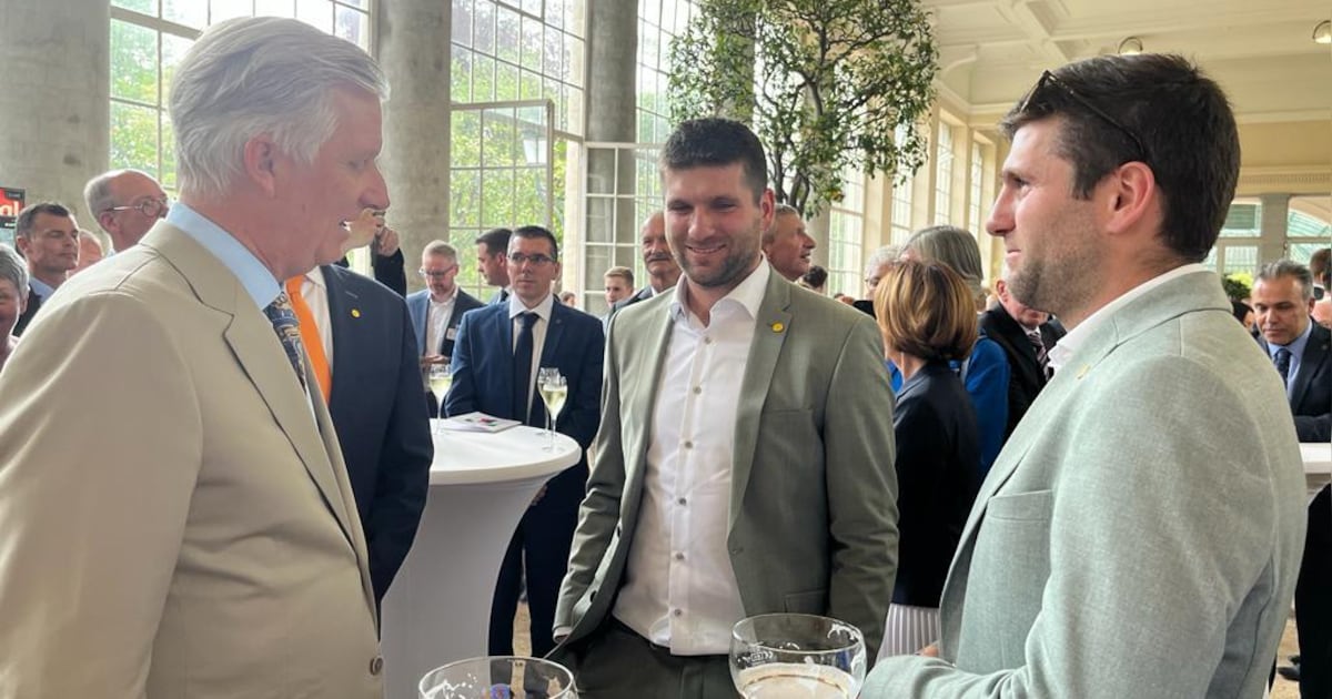 Oostendse vissers Joachim en Johan te gast bij koning Filip: “Het was ...