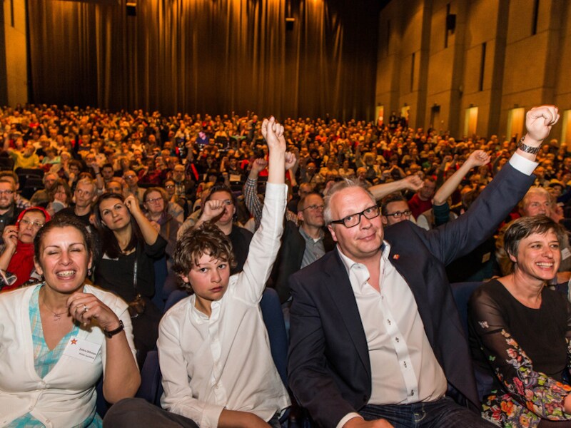 Een verkiezingsmeeting van de PVDA+ in de Antwerpse De Singel trok afgelopen zondag ongeveer 1.500 bezoekers.