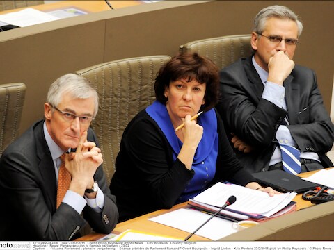 Bourgeois naast Lieten (sp.a) en Peeters (CD&amp;V).