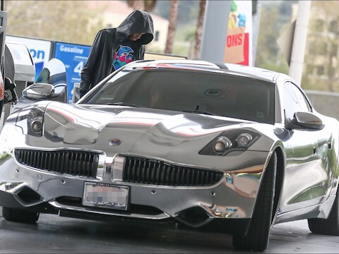 De hybride sportwagen Fisker Karma van Bieber.