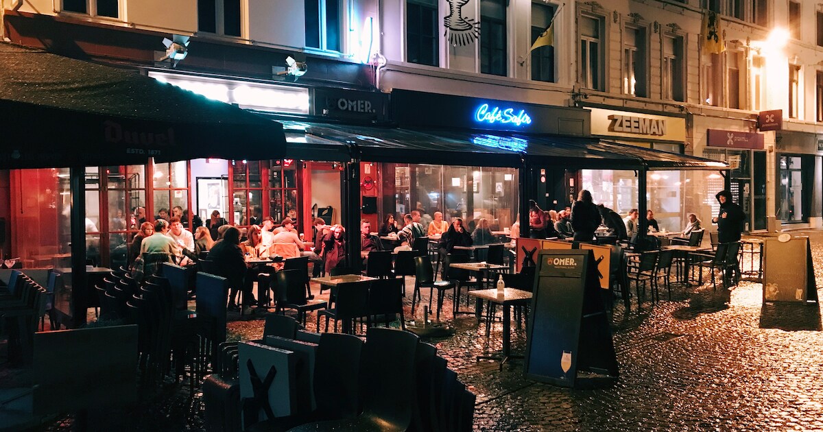 Café Safir bedenkt zich: “We sluiten voortaan toch om 23 uur” | Regio ...