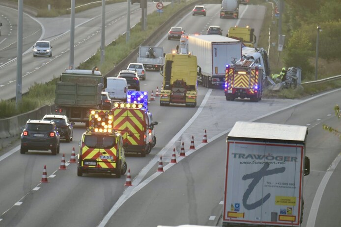 Het ongeval zorgde op zaterdagmorgen meteen voor heel wat hinder.