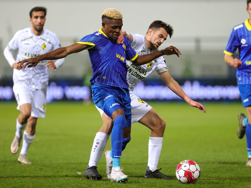 WK-sensatie Jerome Ngom Mbekeli spreidt zijn vleugels bij SK Beveren: “Ik wil hier excelleren”