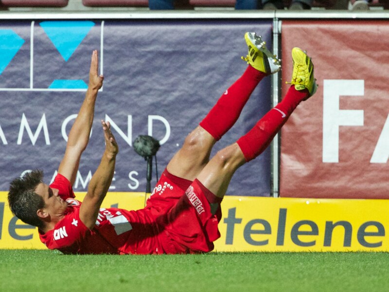 Santini was de matchwinnaar met drie doelpunten.