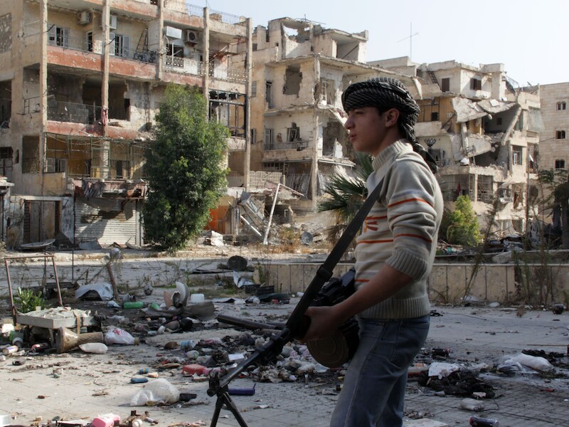 Een Syrische strijder in Aleppo, 17 november.