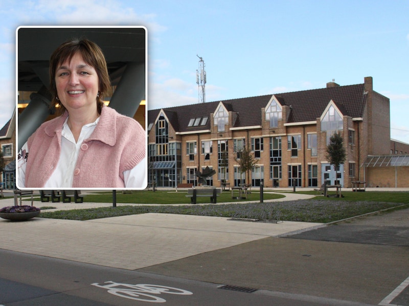 De gemeente Koksijde heeft plannen met de site bij dit oud gemeentehuis in de Zeelaan, Inzet: Schepen Patricia Vandenbroucke