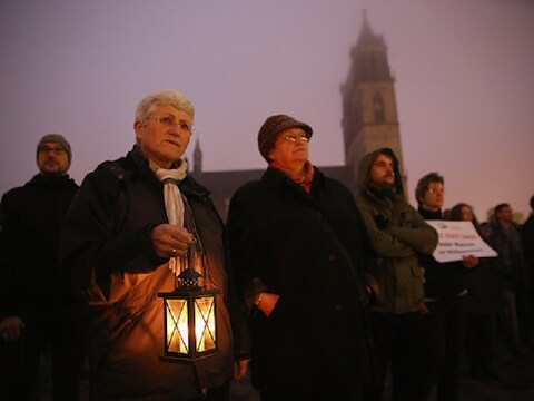 Stil protest tegen de tegenstanders van het asielbeleid van bondskanselier Merkel in Magdeburg, enkele weken geleden.