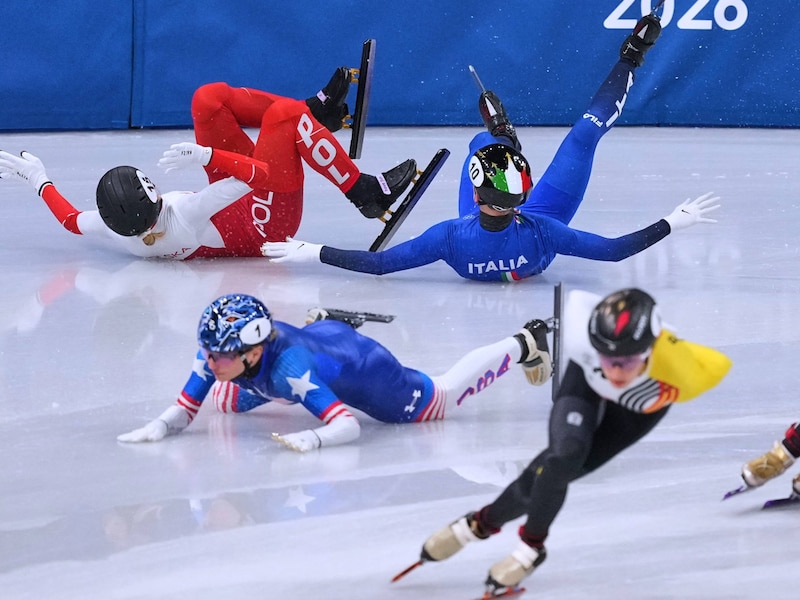 Voor de finale stonden ruim 100 vrijwilligers doodleuk op het ijs: waarom naast Hanne Desmet nog meer wereldtoppers vallen op piste in Milaan