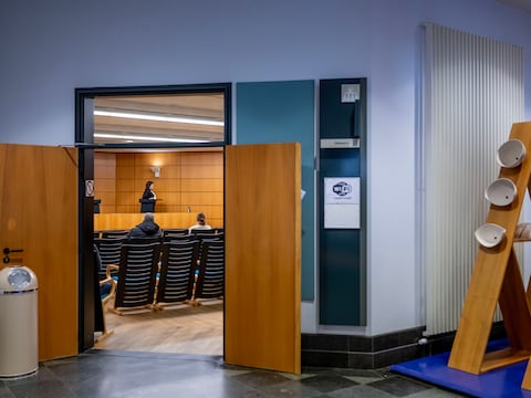 Beklaagde rijdt tijdens lopend rijverbod onder invloed van drugs
