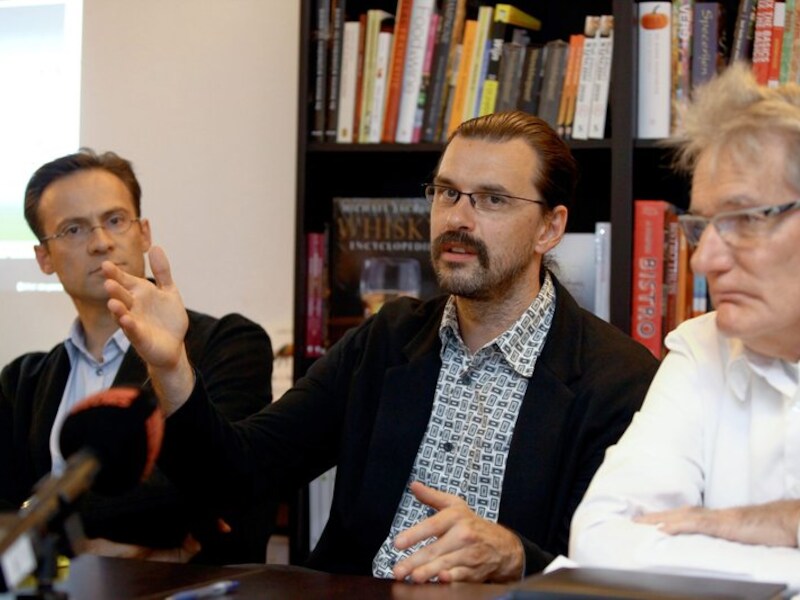 Peter Verhaeghe en Manu Claeys van stRaten-generaal en Wim Van Hees van Ademloos.