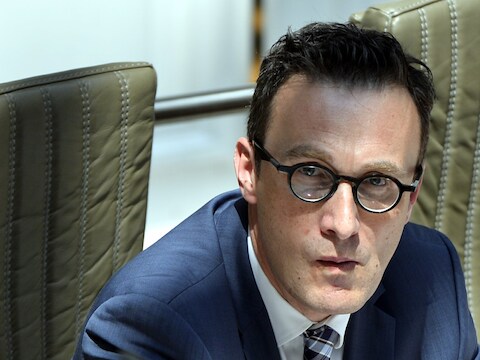 Toon Martens wil meer duidelijkheid van deze Pascal Smet.