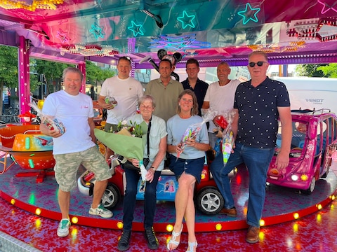De overhandiging van de kermisbonnen aan een delegatie van Stad Turnhout en de marktkramers