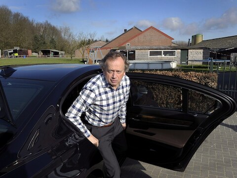 De Nederlands staatssecretaris van Landbouw Henk Bleker wil de Zeeuwse Hedwigepolder voor één derde ontpolderen