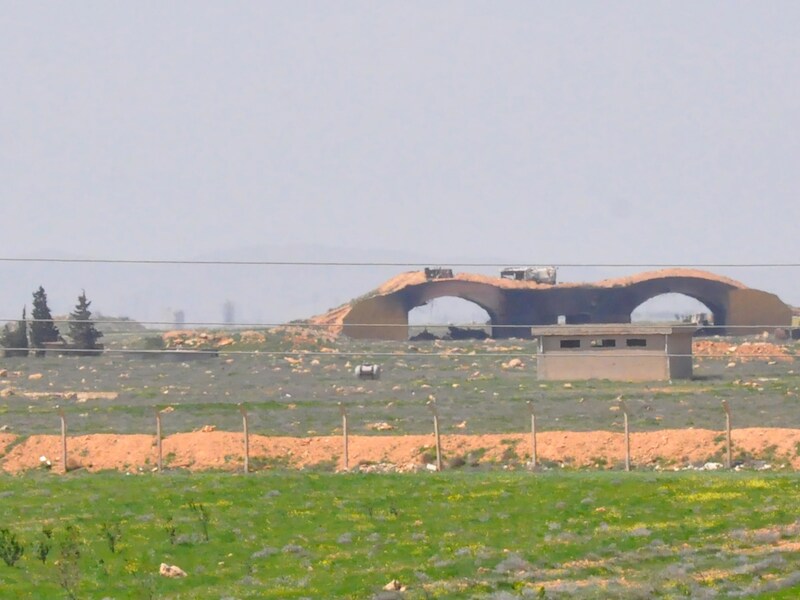 De getroffen vliegbasis in Syrië