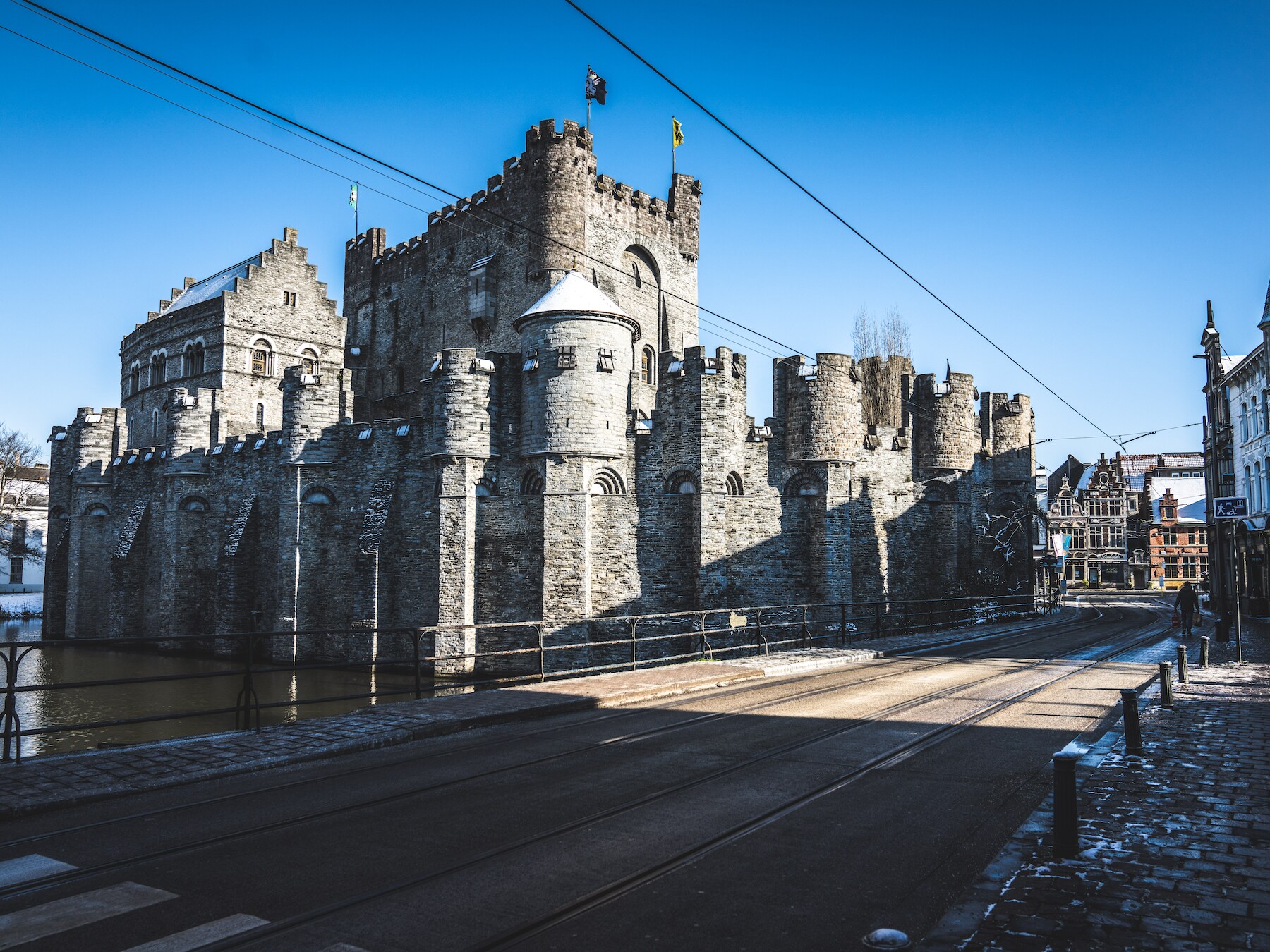“Handen af van ons Gravensteen, of moeten we het weer bezetten?”: steeds meer Gentenaars verwijzen ingrijpende plannen voor burcht naar vergeetput, maar stad zet door 