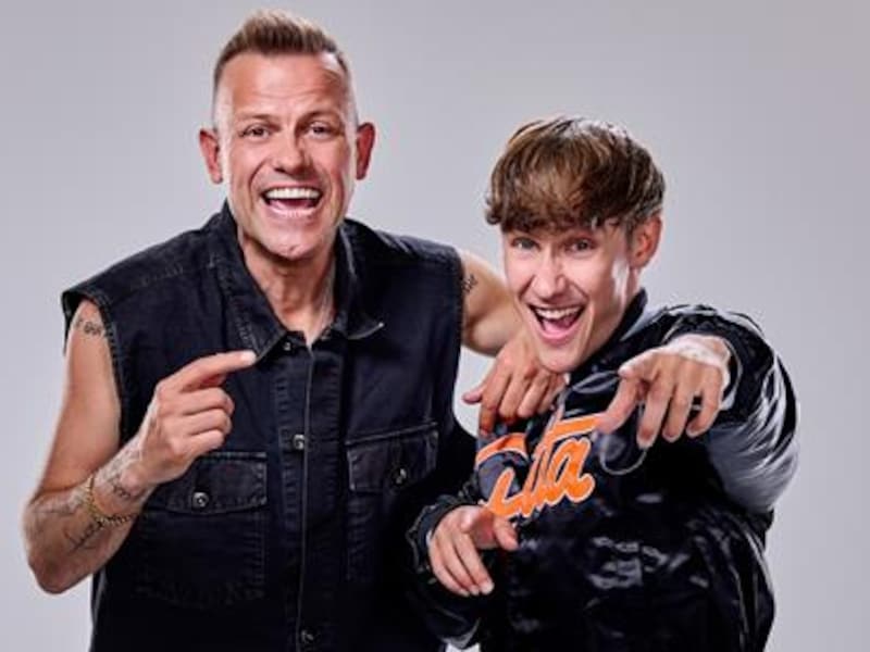 Feest van Sinterklaas in Oktoberhallen krijgt Nederlands fenomeen JOB Dutchtuber op bezoek