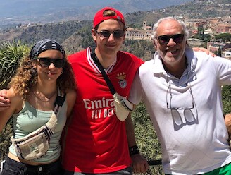 Net als Peter De Roover werd ook Manfred (69) vader op latere leeftijd: “Als het me uitkomt, zeg ik ongegeneerd: ik ben bijna zeventig, hoor”