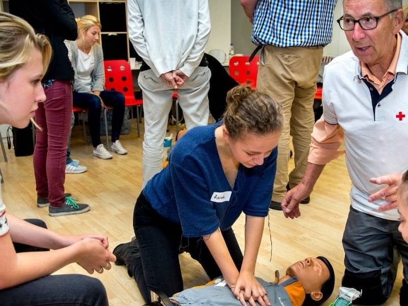 Rode Kruis Lennik-Gooik start nieuwe EHBO-cursus met zelfstudie