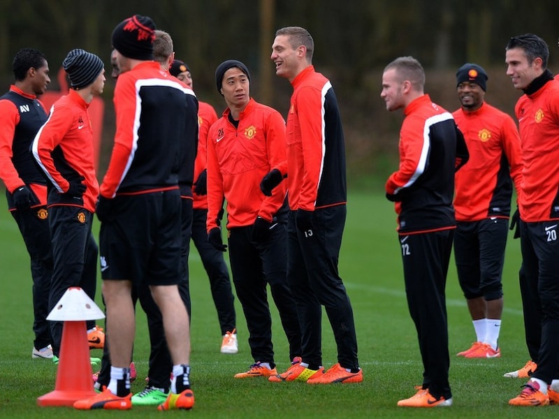 Nemanja Vidic (M) op de training van Manchester United.