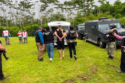 https://images.hln.be/NmQyNjUwNTIyOTNhOTZhYzU4MGIvZGlvLzI3NjIxMDU0OC9maXQtd2lkdGgvNDAw/this-handout-image-released-by-costa-rica-s-judicial-investigation-agency-oij-shows-agents-escorting-alleged-drug-trafficker-alejandro-arias-monge-alias-el-diablo-one-of-the-country-s-most-wanted-fugitives-and-a-suspect-sought-by-us-authorities-following-his-arrest-during-an-operation-in-limon-province-costa-rica-on-july-24-2026-costa-rican-police-arrested-alejandro-arias-monge-on-july-24-during-an-operation-in-which-one-alleged-criminal-was-killed-and-five-officers-were-injured-authorities-reported-photo-by-handout-costa-rica-s-judicial-investigation-agency-afp-restricted-to-editorial-use-mandatory-credit-afp-photo-costa-rica-s-judicial-investigation-agency-no-marketing-no-advertising-campaigns-distributed-as-a-service-to-clients