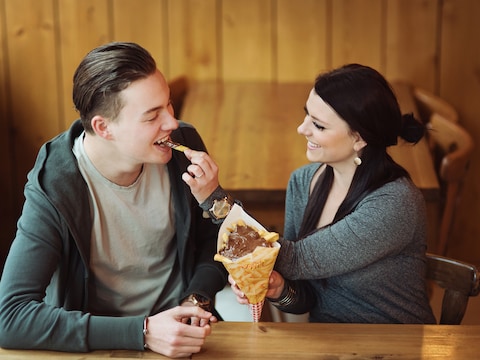 Verras je geliefde met een frietje Nutella