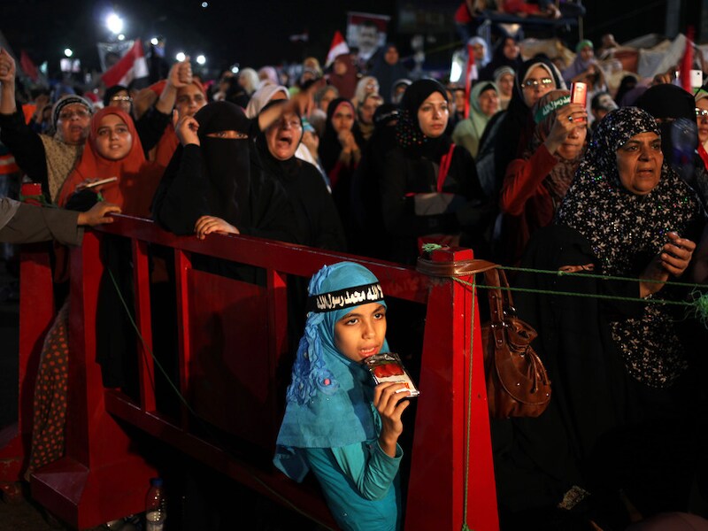 Protesterende aanhangers van de verdreven president Morsi in Caïro.