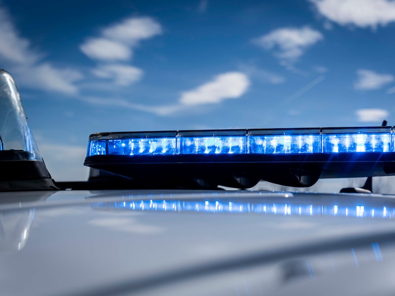 Bromfietser lichtgewond na botsing in Lommel
