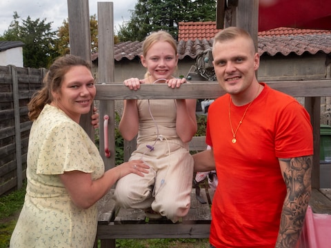 Georffrey Grosse met dochtertje Eleonora en partner Jessica.