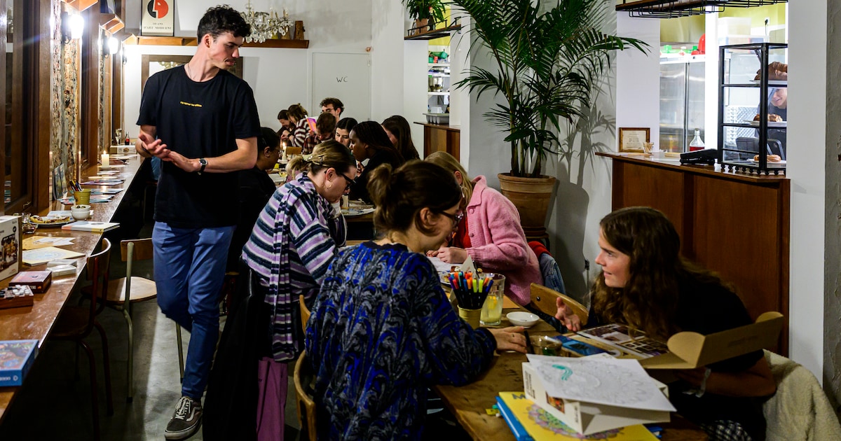 The Offline Club organiseert telefoonvrije avond in Bar Pilon: “Een ...
