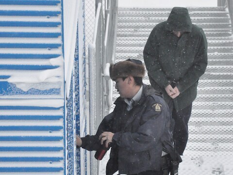 Eric Dejaeger bij het begin van zijn proces in het Canadese Nunavut.