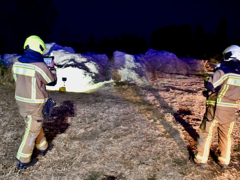De brandweer hoefde niet te blussen in de grote voorraad gemaaid gras langs Brun Cornet in Lauwe.