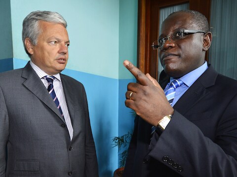 Didier Reynders in gesprek met de Congolese politicus Aubin Minaku.