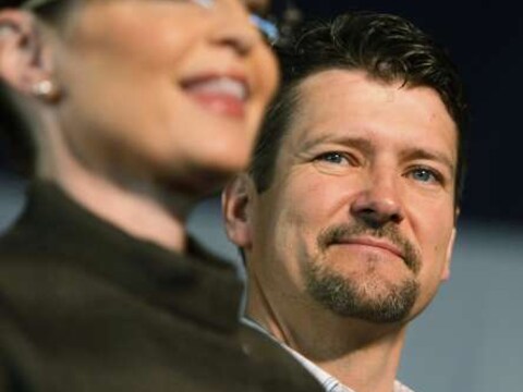 Todd Palin (rechts) en zijn echtgenote Sarah.