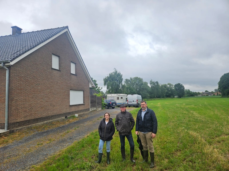 “We kwamen hier voor de rust, maar straks heeft iedereen inkijk...”: buren kanten zich tegen nieuwe trage wegen aan ‘Put van Oeselgem’
