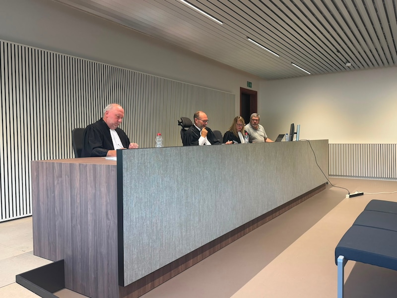 Beroepschauffeur voor de rechter na reeks manoeuvres in Huizingen: “Mijn cliënt werd zelf uitgedaagd”