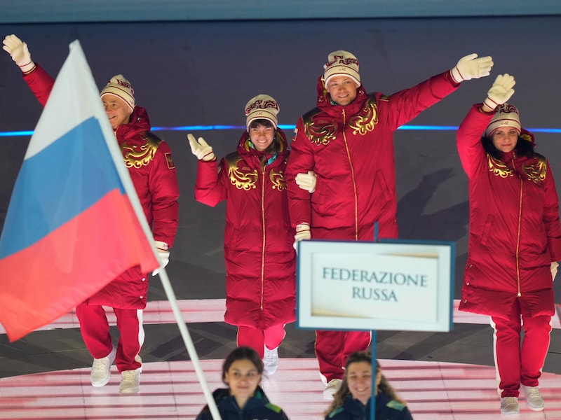 Russische vlag zwaait in openingsceremonie Paralympische Winterspelen, Oekraïense ‘helmatleet’ reageert scherp