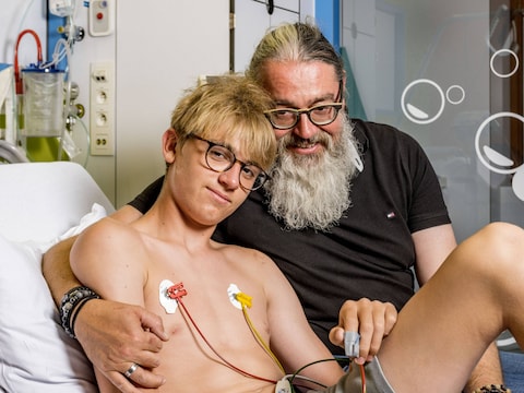 Dorian (13) en z’n vader Walter (48) in het ziekenhuis.