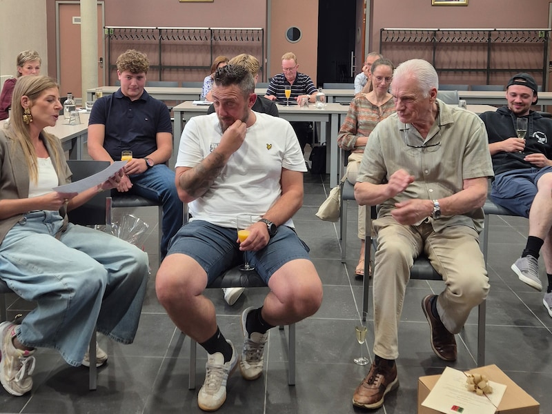 “Bedankt om de papa van onze zonen te redden”: wanneer Toms (44) hart het begeeft, schieten dorpsgenoten in actie