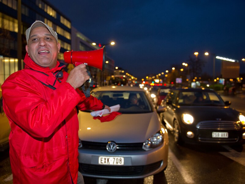 Vakbondsmilitanten blokkeren Brusselse kruispunten.