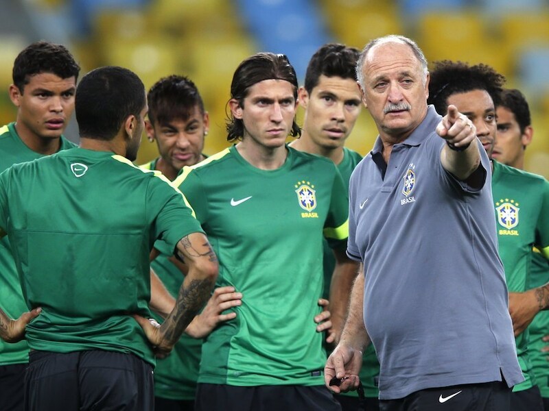 Bondscoach Luis Felipe Scolari met zijn mannen.