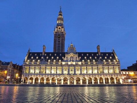 De KU Leuven-universiteitsbibliotheek aan het Ladeuzeplein in Leuven.
