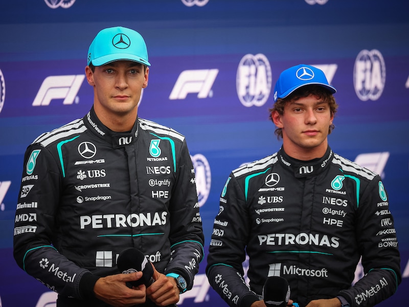 “Een moment dat we misschien wel zullen herinneren als hét keerpunt”: onze watcher zag naast crashende Max Verstappen ook hoe Mercedes kleur bekent